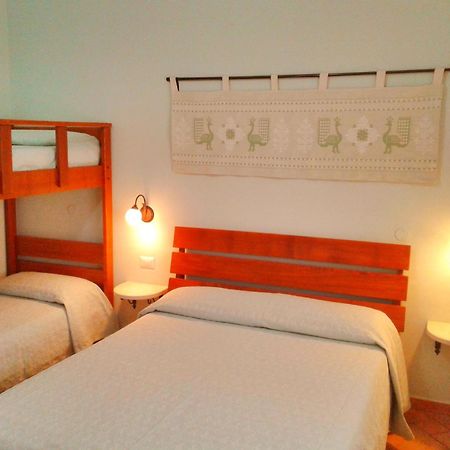 Nuraghe Bianco Bed & Breakfast Santa Maria la Palma Bagian luar foto