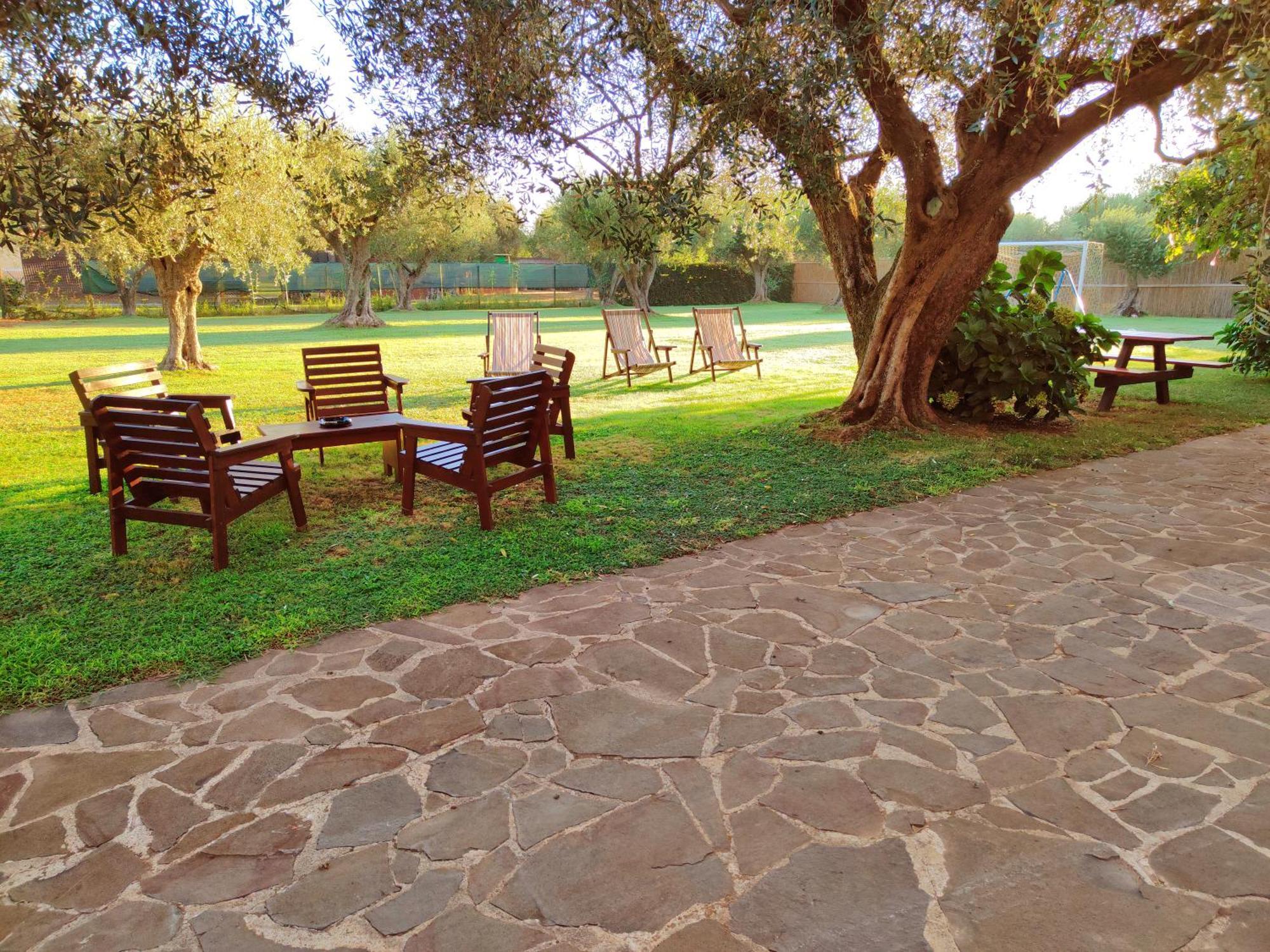 Nuraghe Bianco Bed & Breakfast Santa Maria la Palma Bagian luar foto