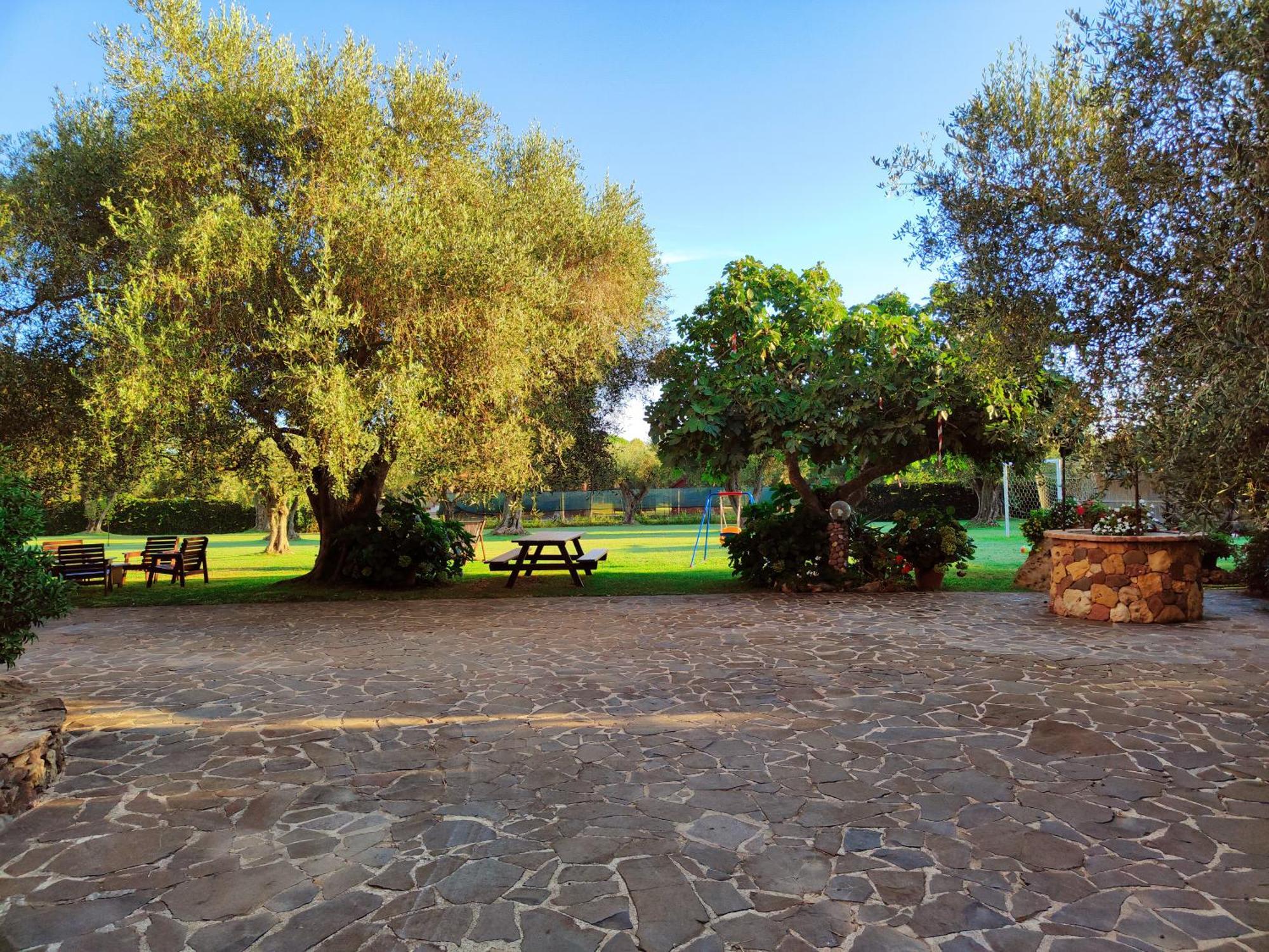 Nuraghe Bianco Bed & Breakfast Santa Maria la Palma Bagian luar foto