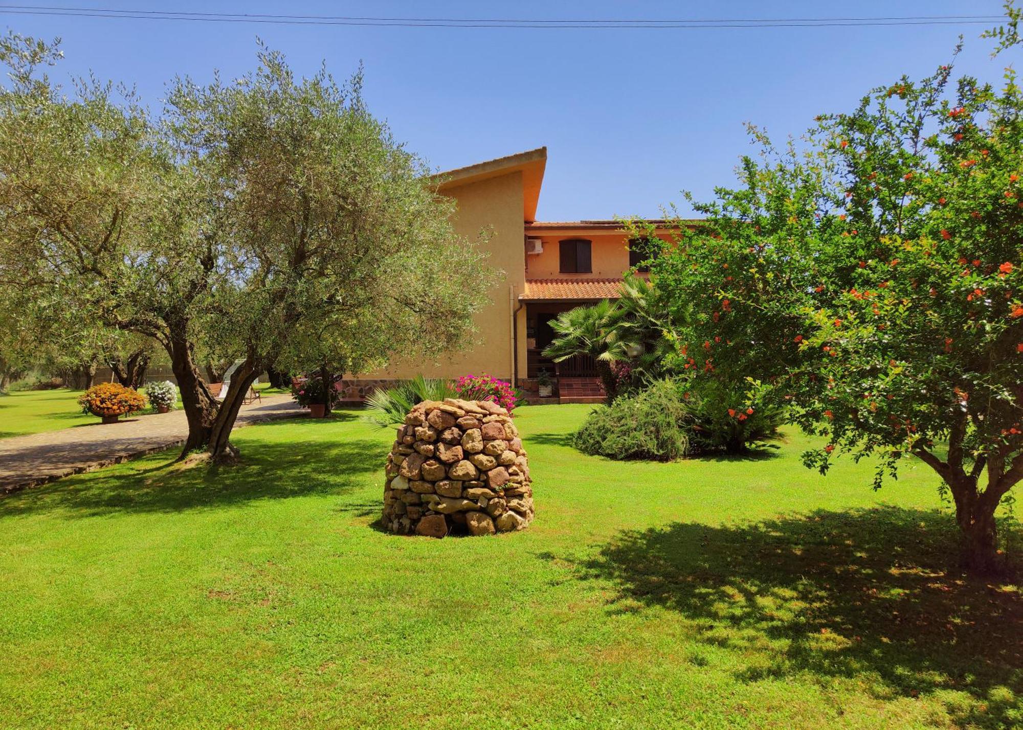 Nuraghe Bianco Bed & Breakfast Santa Maria la Palma Bagian luar foto