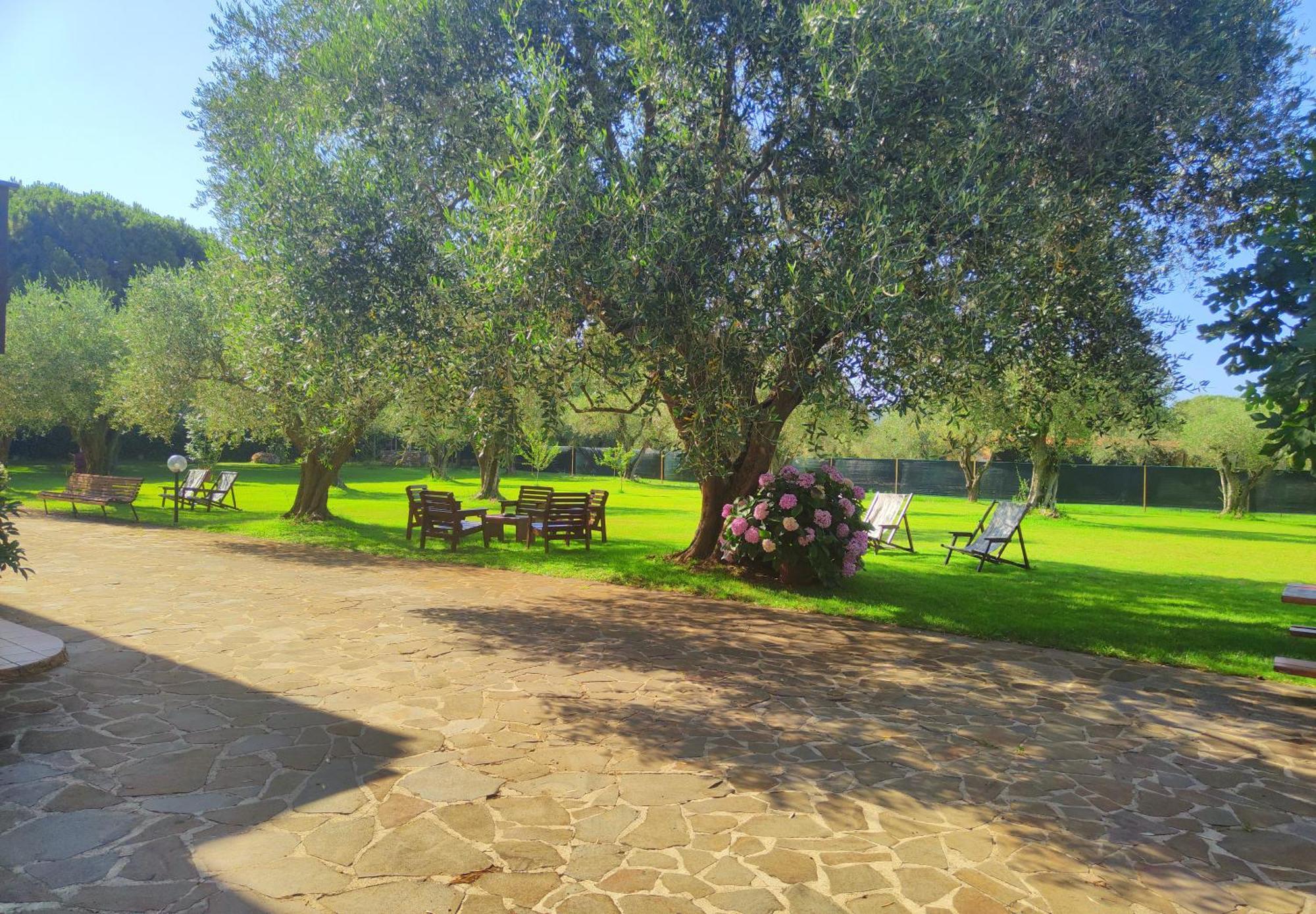 Nuraghe Bianco Bed & Breakfast Santa Maria la Palma Bagian luar foto