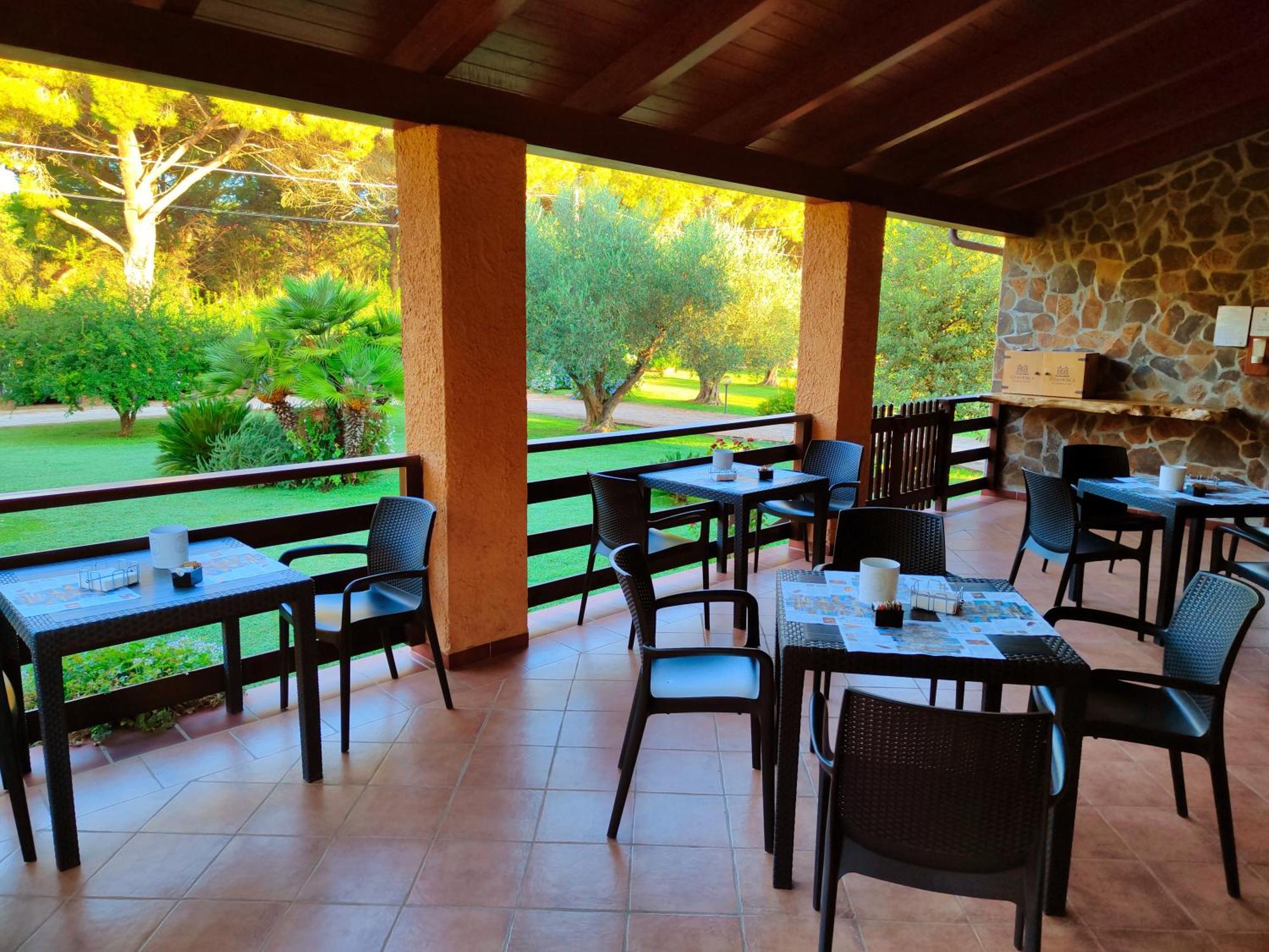 Nuraghe Bianco Bed & Breakfast Santa Maria la Palma Bagian luar foto