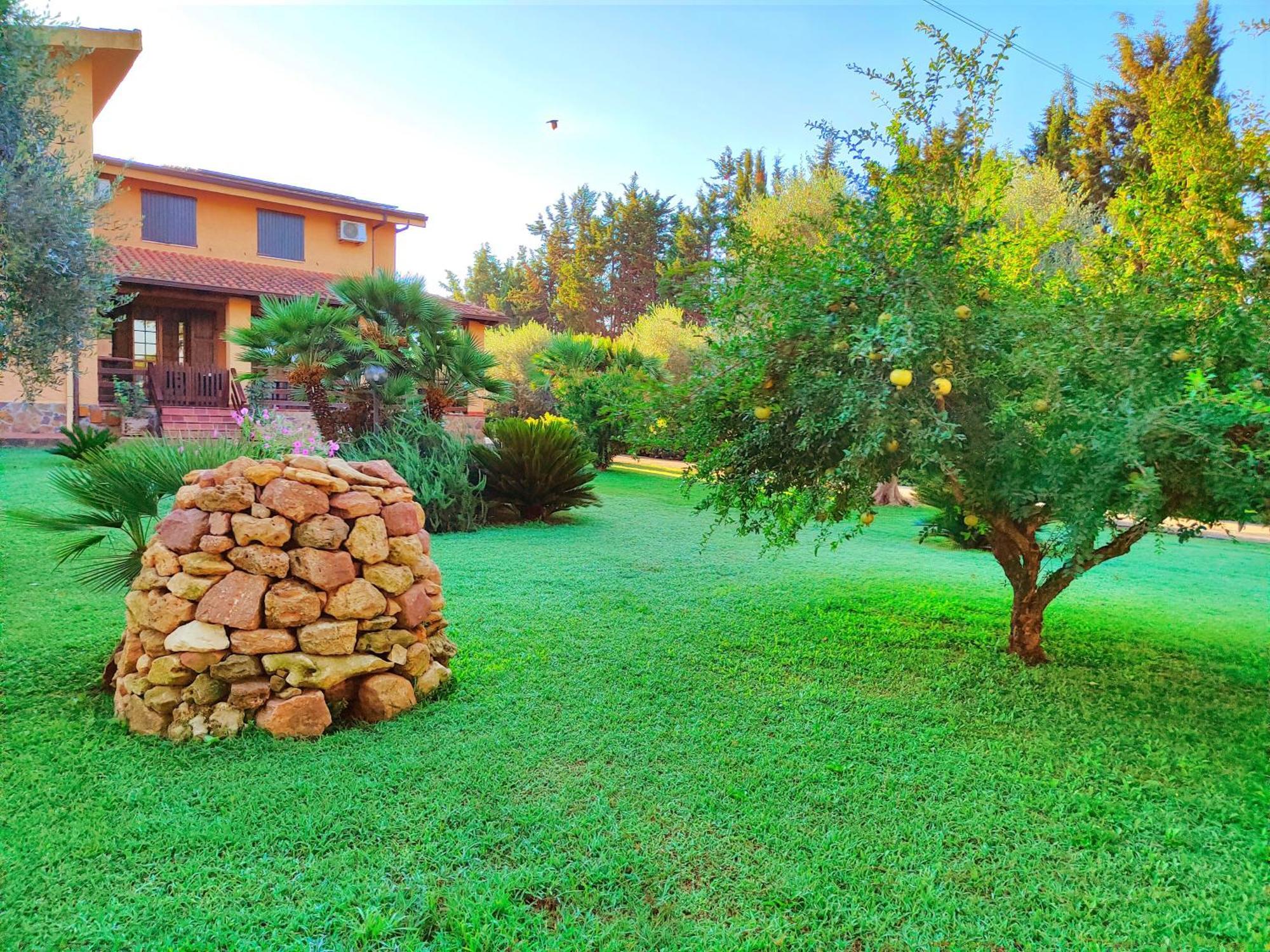 Nuraghe Bianco Bed & Breakfast Santa Maria la Palma Bagian luar foto