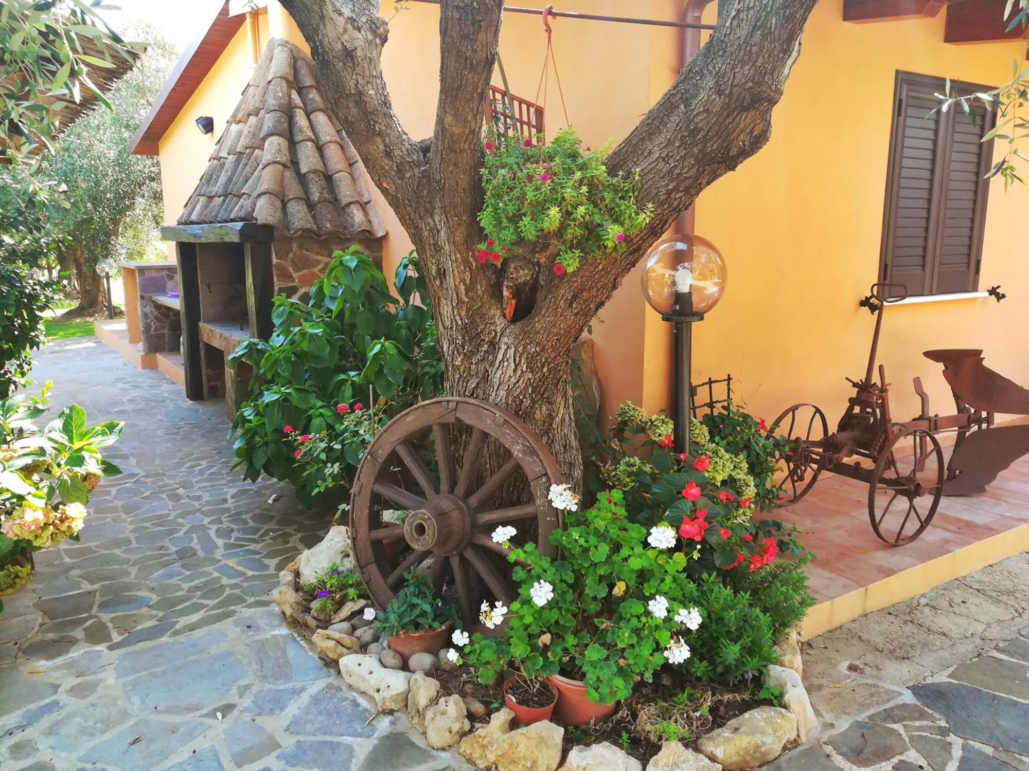 Nuraghe Bianco Bed & Breakfast Santa Maria la Palma Bagian luar foto
