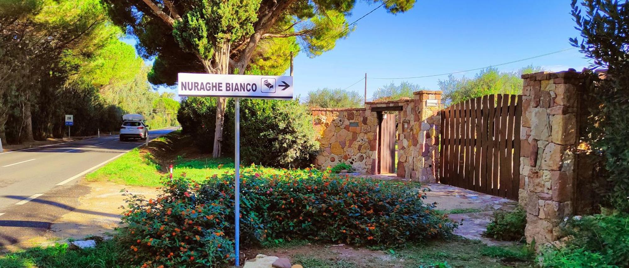 Nuraghe Bianco Bed & Breakfast Santa Maria la Palma Bagian luar foto